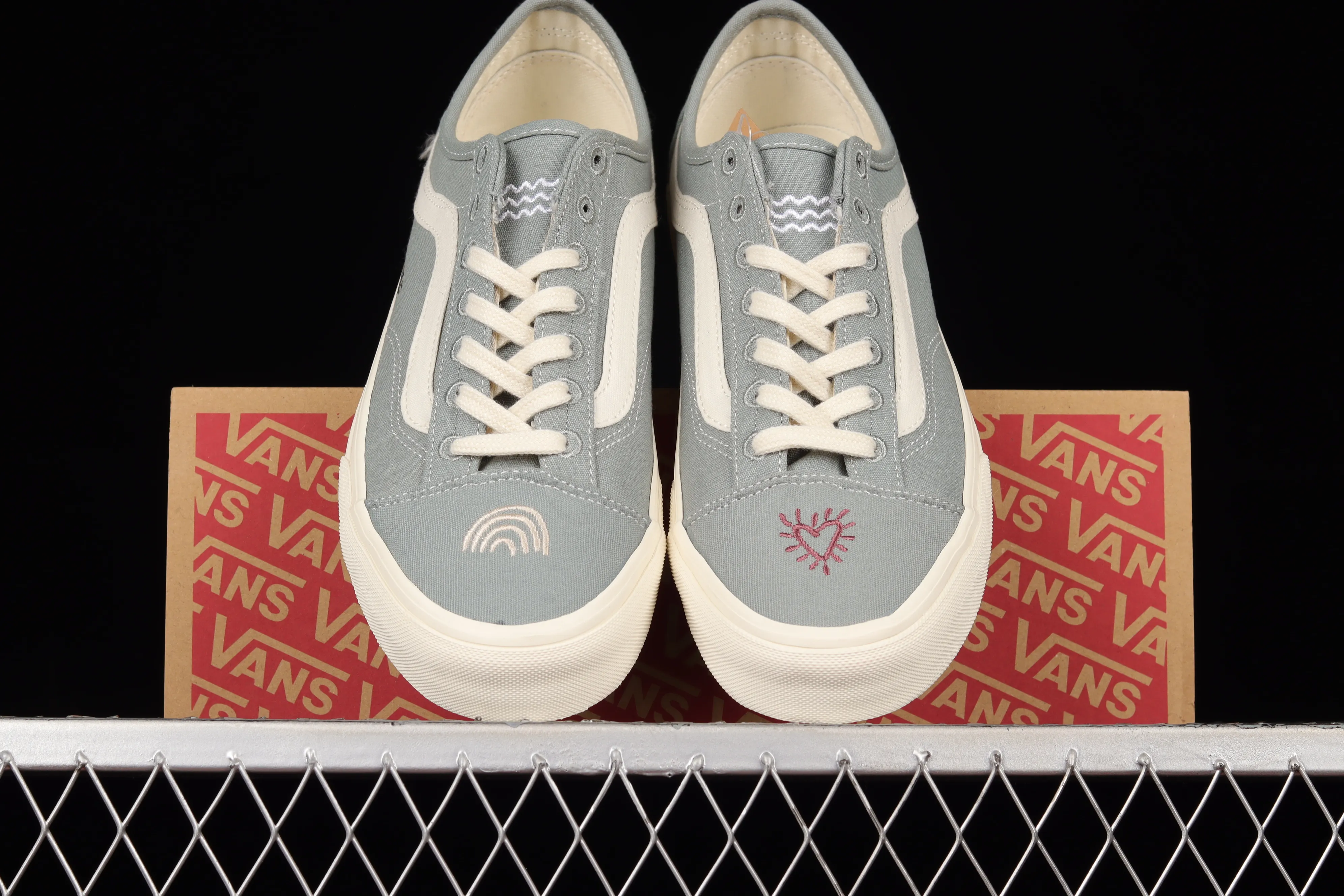 All categories Vans Vans series Vans Mid Vans China Vans Old Skool Vans gray green side stripes fun printed low-top casual sneakers VN0A54F4AST